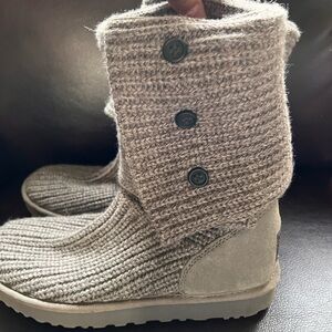 Ugh knit grey boot. Size 9 worn a handful of times. Great condition